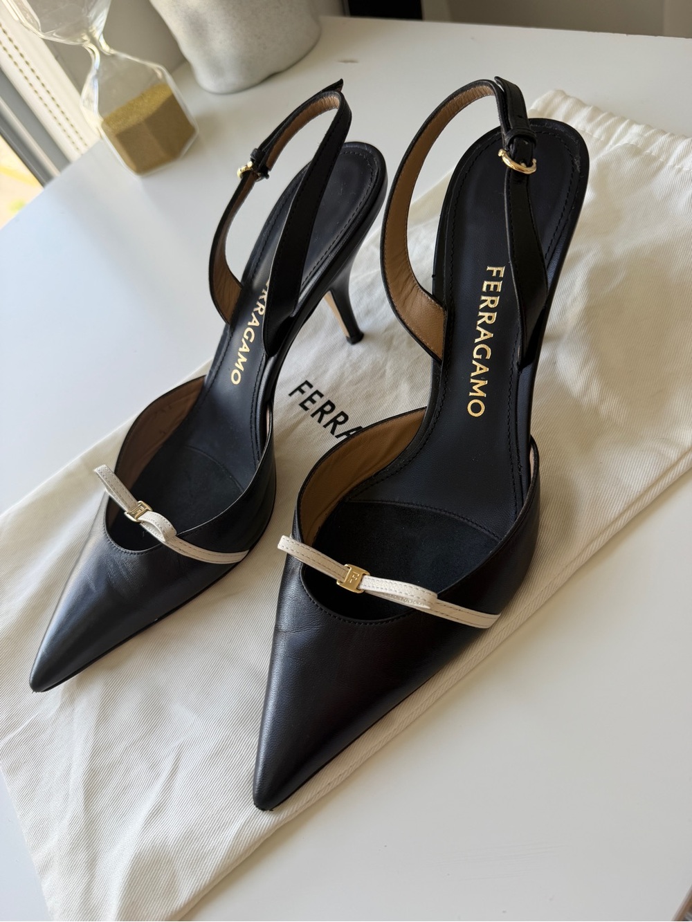Salvatore Ferragamo Black Leather Pointed Slingback Pumps with Cream Bow - Picture 5 of 8